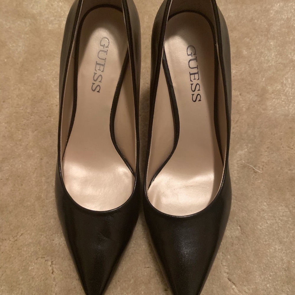 Guess  Black Leather Pumps